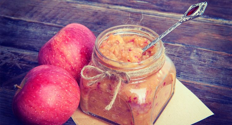Warm And Spicy Stewed Apples