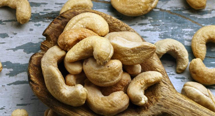Crunchy Cashew Balls